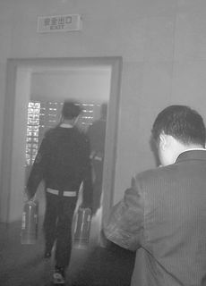 楼道火灾百余人逃生(图)标志设计湖南省商会图片