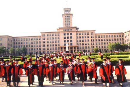 南开大学逐步缩招在职博士 淘汰28名博士生(图