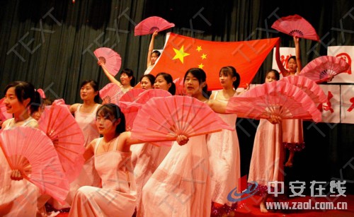 组图:滁州青年说唱荣辱观 喜迎青年节