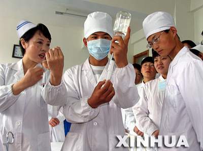 宁夏第一批男护士已被各大医院抢先录用(图)