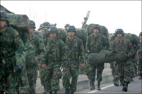 韩国民间反对美国驻军示威