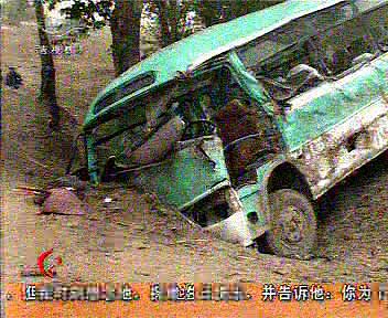 吉林长郑公路发生恶性交通事故 4死13人伤(图)