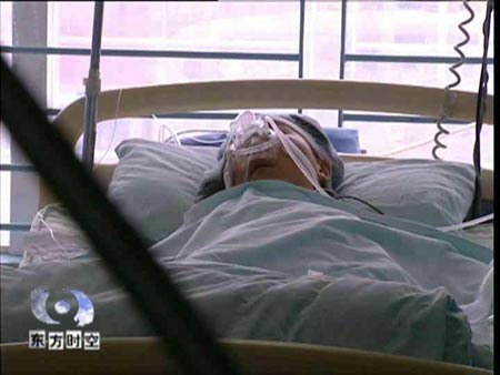 成都19岁女大学生割肝救母(图)
