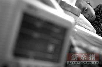 白血病男孩无钱治并发症 医生求厂家为孩子捐药