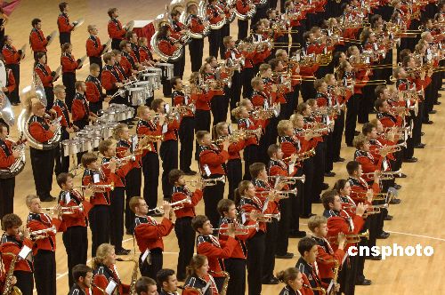 图文:320人的美国红衫行进管乐团来厦门演出-搜狐新闻