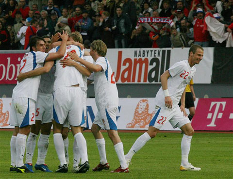 图文:捷克队世界杯热身赛 捷克球员庆祝进球