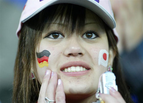 图文:热身赛德国VS日本 日本女球迷
