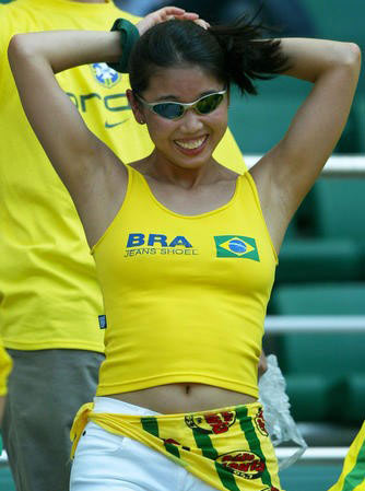 图文:巴西性感世界杯宝贝 墨镜女郎的诱惑