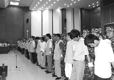 安徽铜陵开审最大涉黑案 三百市民参加旁听(图)