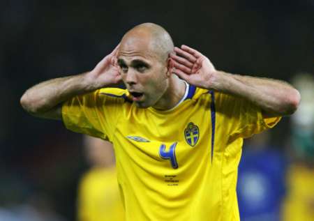 图文:瑞典1-0巴拉圭 瑞典球员庆祝进球