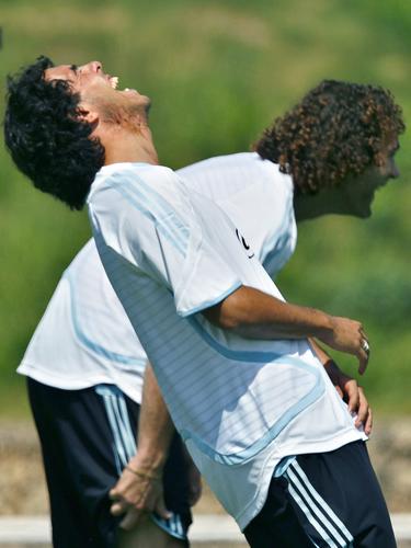 组图:阿根廷队备战第3场小组赛 球员训练放松