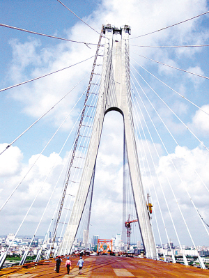 最大跨海大桥:湛江海湾大桥主桥顺利合龙(图)