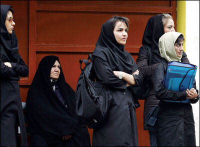 伊朗百万女孩嫁不出去 上大学为找有钱老公(图