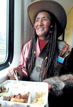 进藏列车景色欣赏 七月赏昆仑飞雪沿途看藏羚羊
