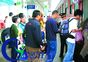 暑运学生流起高峰贵阳火车站北京、西安、重庆