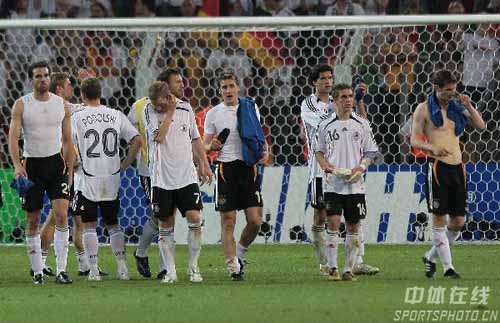 图文:德国0-2意大利 德国队队员黯然告别世界杯