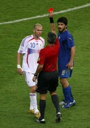 意大利球员生日_意大利球员罗西_06世界杯意大利核心球员
