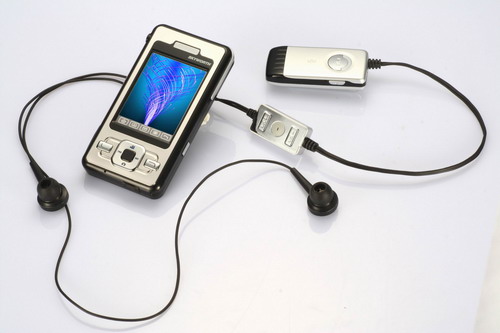 创维推出国内第一款蓝牙立体声耳机手机E780