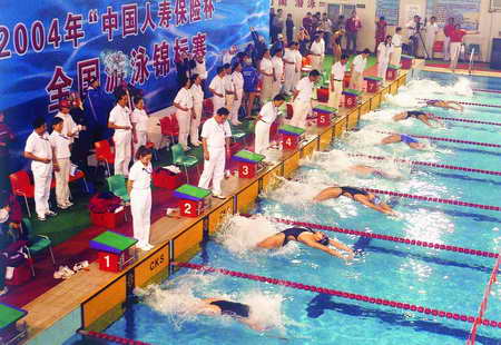 图文：2004全国游泳锦标赛在唐山市游泳馆举行