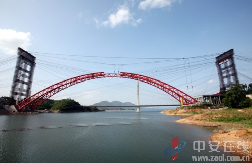 亚洲第一提篮拱桥太平湖大桥合龙(图)
