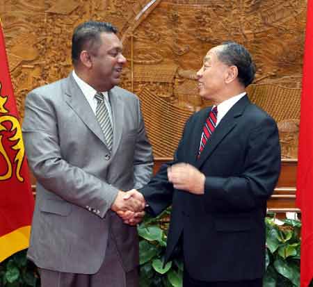 中国斯里兰卡外长在北京发表联合新闻公报(图)