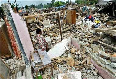 印尼海啸已造成至少174人丧生 上百人失踪(图)