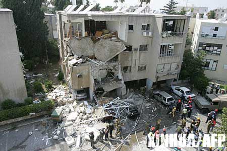 图文：17日以色列海法一座被破坏楼房