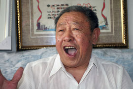 忆起少年时代李玉林畅怀大笑