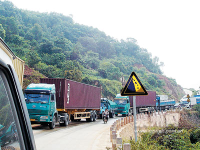 省道305线南安东田路段昨日发生大面积山体塌方