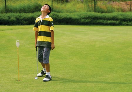 重庆11岁男孩打5年高尔夫 每年训练花万元(图)