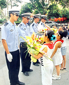 青少年人口_教育部 今年起建中小学及大学足球联赛(2)