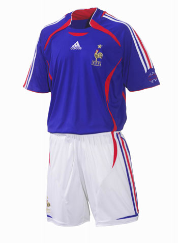 图文:阿迪足球装备法国国家足球队队服