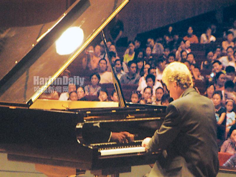 世界著名钢琴大师举行专场音乐会(图)