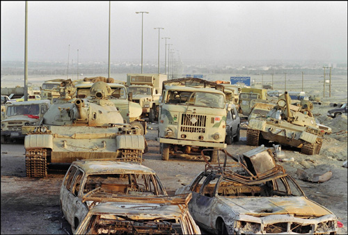 1991年海湾战争中被多国部队摧毁的伊拉克军车和坦克 [资料]