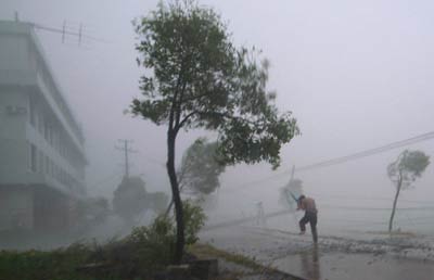 车外狂风暴雨