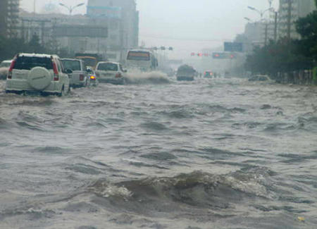 内蒙古通辽市遭遇特大暴雨 城区降水量174毫米