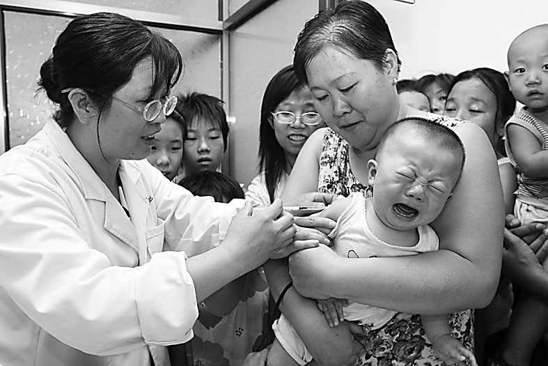 9县市少儿开始接种乙脑疫苗(图)