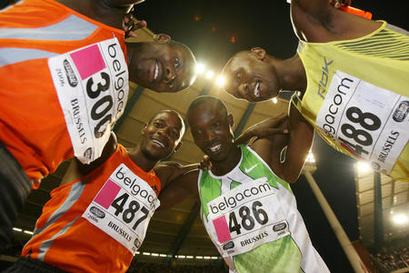 图文:肯尼亚打破了男子4X800米接力世界纪录