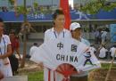 图文：第11届女垒世锦赛开幕 中国队引导小姐