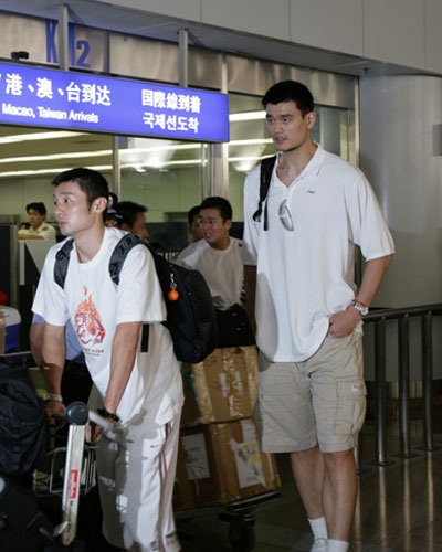 中国男篮顺利抵达北京 王治郅证实将回八一效力