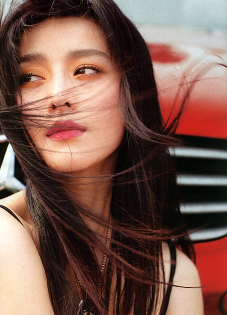 妩媚入骨艳光四射 范冰冰写真小露胸怀(图)