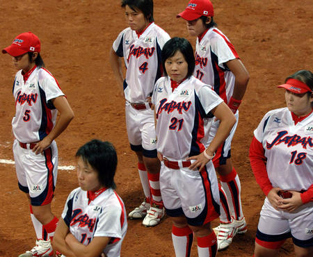 图文:女垒世锦赛美国队获冠军 日本队员比赛后