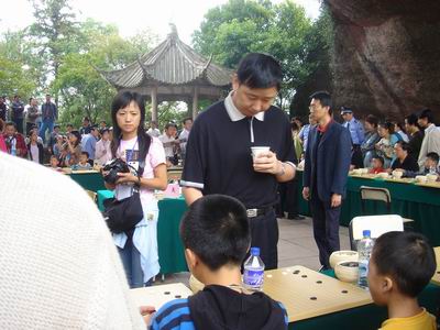组图烂柯杯围棋赛古力罗洗河等指导衢州棋迷