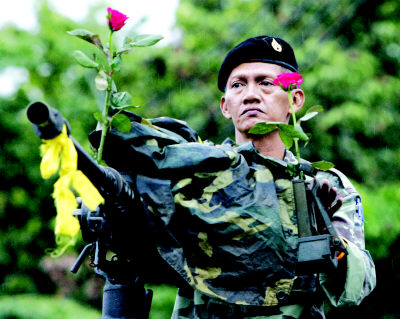 泰国军事政变一枪未发夺了权(组图)