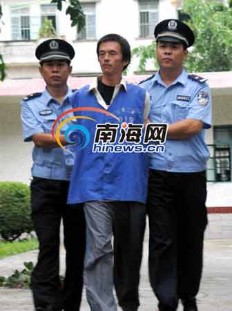 服刑犯人在新疆越狱 持假证登机三亚落网(组图)