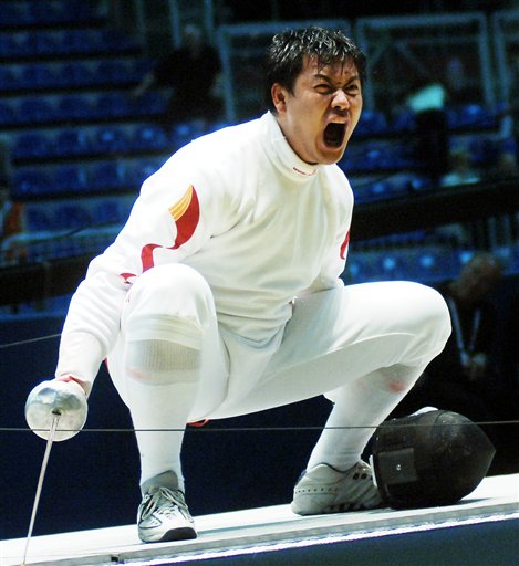 击剑世锦赛：奥运亚军王磊发挥出色 晋级男重决赛
