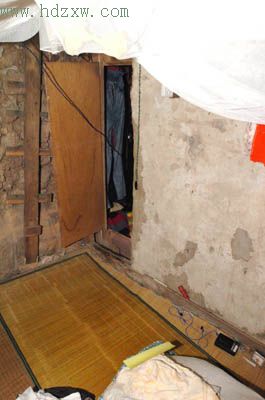 福州男子持枪伤人被通缉 家中挖洞躲满8年(图