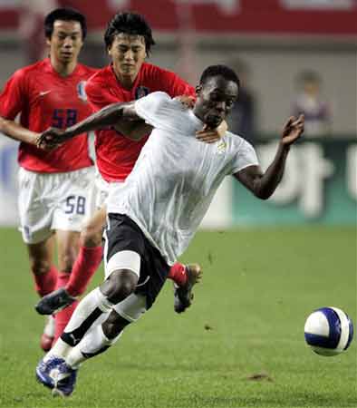 图文：友谊赛韩国1-3不敌加纳 埃辛一人单挑俩