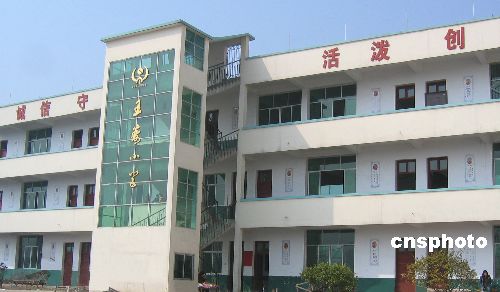 上海教室光环境将有标准 500学生接受灯光调查