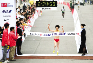 北京国际马拉松赛:中国女选手连续15年夺冠(图